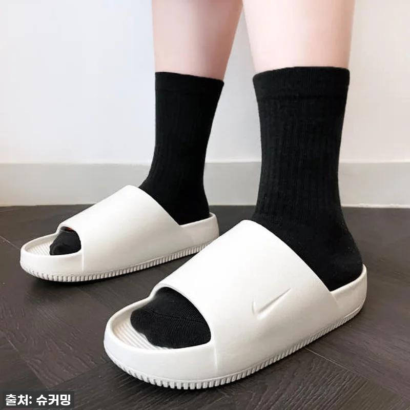 이슈템 등극! 나이키 캄 슬라이드 오 관련 이미지 1