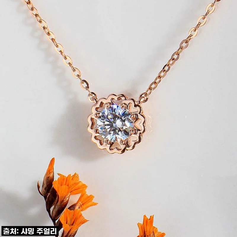 반짝이는 추억을 선물하다: 멜로망스 GIA 랩 다이아 목걸이 직접 착용 후기