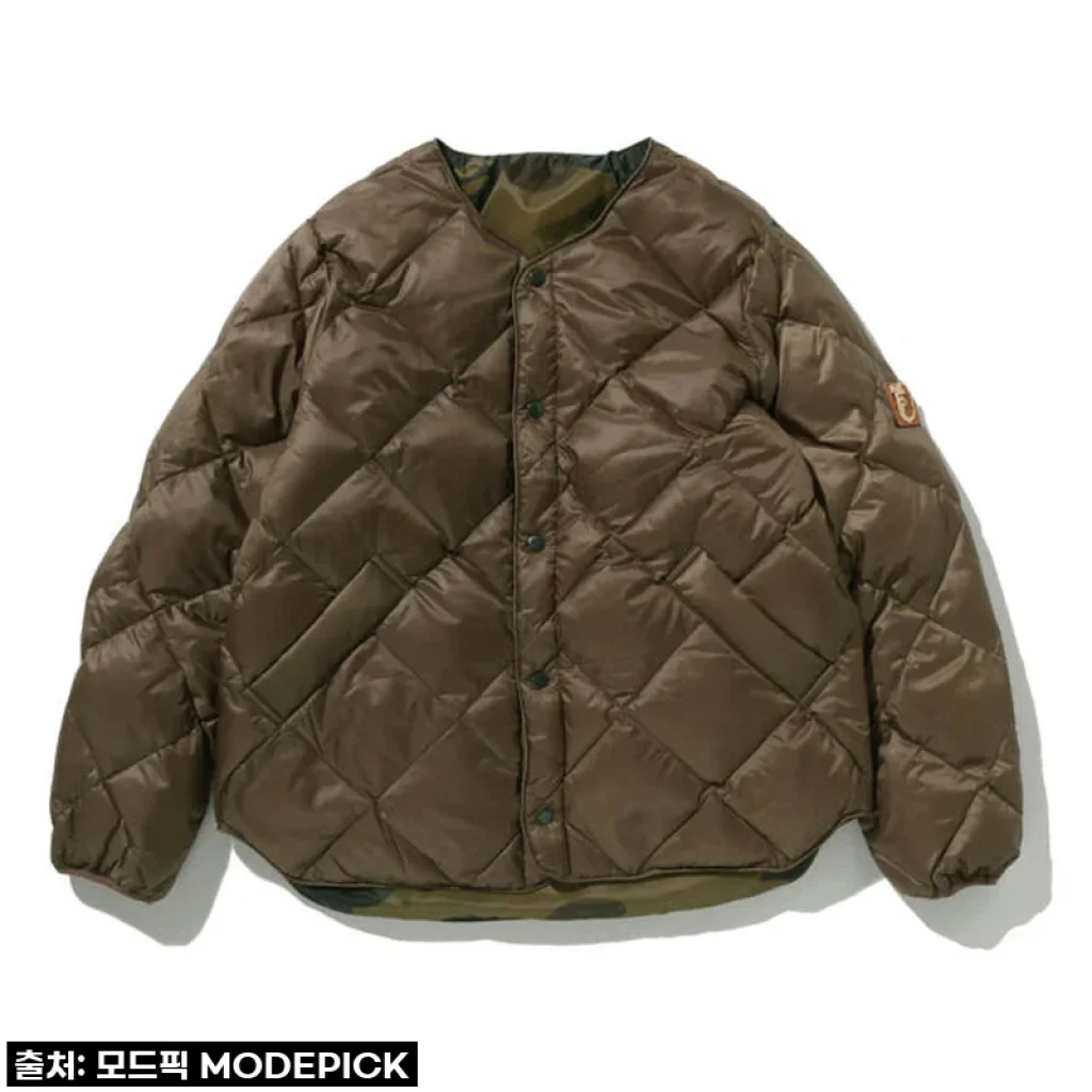 BAPE 패딩 DOWN LIGHTWEIGHT JACKET 7L70-144-301: 올겨울, 스타일과 따뜻함을 동시에 잡은 완벽한 선택!