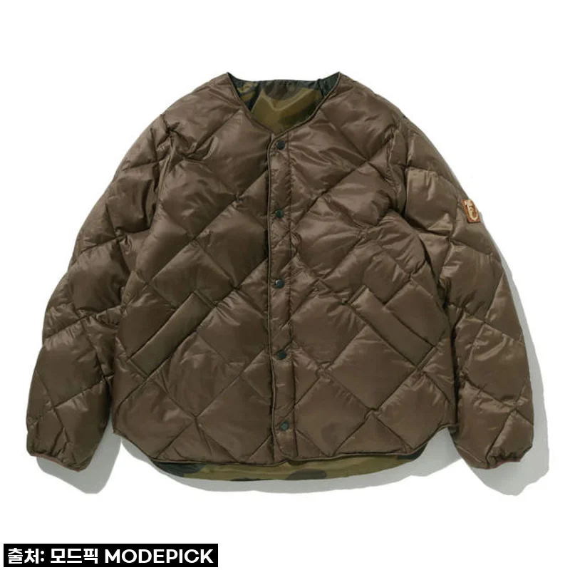 BAPE 패딩 DOWN LIGHTWEIGHT JACKET 7L70-144-301: 올겨울, 스타일과 따뜻함을 동시에 잡은 완벽한 선택!