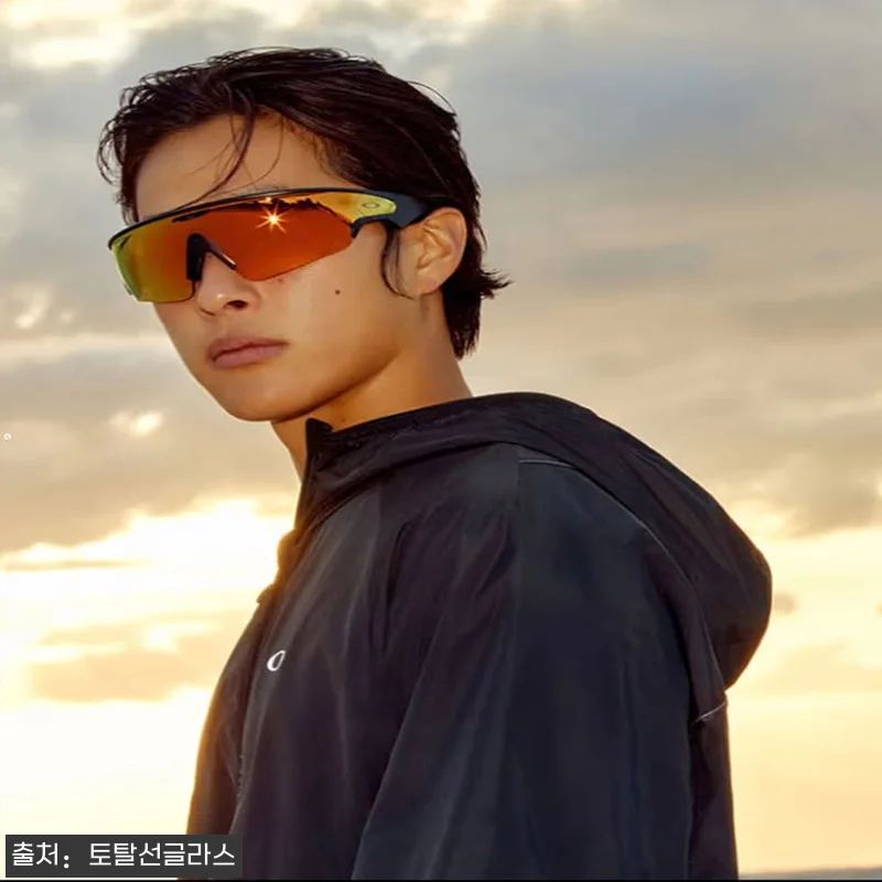오클리 메타 뱅가드 OW8001, 러 관련 이미지 7