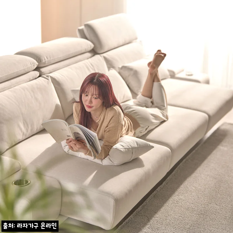 라자가구 레노 컵홀더 슬라이딩 모션 리클라이너 4인 패브릭 카우치, 거실 분위기 바꾸는 확장형 소파 체크 후기